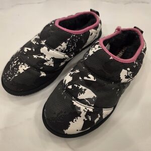 Sorel Black and White Women's Slippers with Pink Trim Size 7